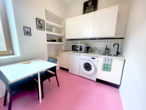 kitchen in rental property, fully equipped kitchen, self-catering apartment Grenoble, holiday home kitchen amenities