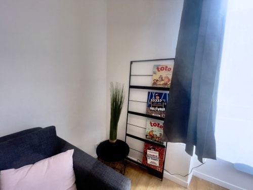 living room in Grenoble, cozy rental living space, comfortable short-term stay, furnished apartment Grenoble