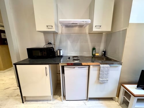 kitchen in rental property, fully equipped kitchen, self-catering apartment Grenoble, holiday home kitchen amenities