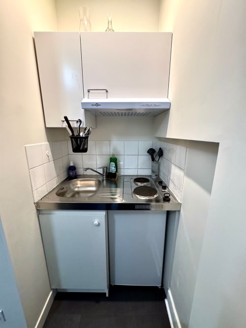 kitchen in rental property, fully equipped kitchen, self-catering apartment Grenoble, holiday home kitchen amenities