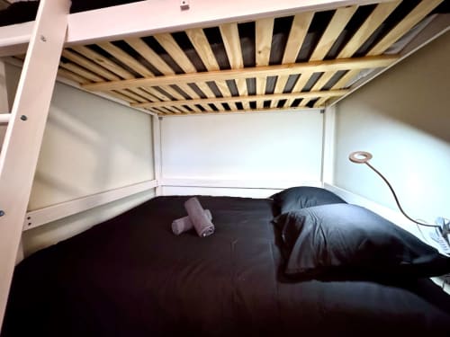 cozy bedroom rental Grenoble, comfortable short-term stay, luxury bedding, restful sleep in Grenoble