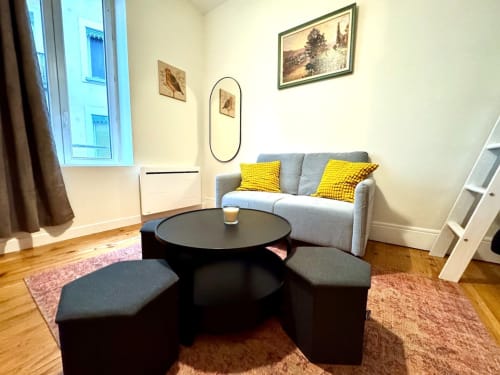 cozy bedroom rental Grenoble, comfortable short-term stay, luxury bedding, restful sleep in Grenoble