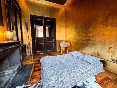 cozy bedroom rental Grenoble, comfortable short-term stay, luxury bedding, restful sleep in Grenoble