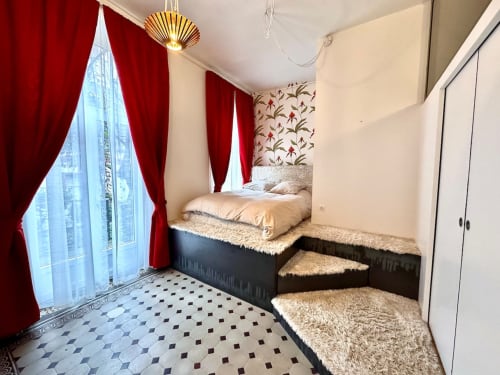 cozy bedroom rental Grenoble, comfortable short-term stay, luxury bedding, restful sleep in Grenoble