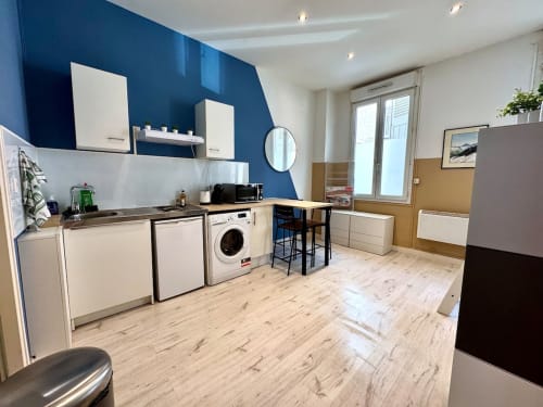 kitchen in rental property, fully equipped kitchen, self-catering apartment Grenoble, holiday home kitchen amenities