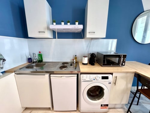 kitchen in rental property, fully equipped kitchen, self-catering apartment Grenoble, holiday home kitchen amenities