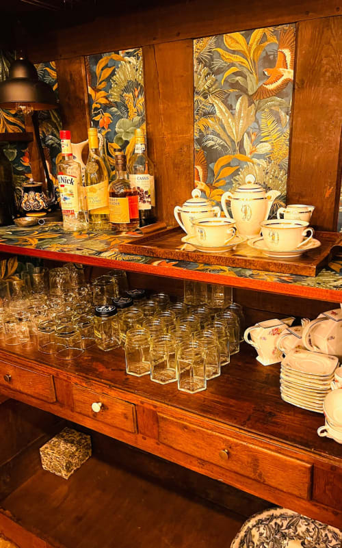 Section cuisine avec verres | Prestations élégantes de location de vacances à Maison Henriette, Léré







