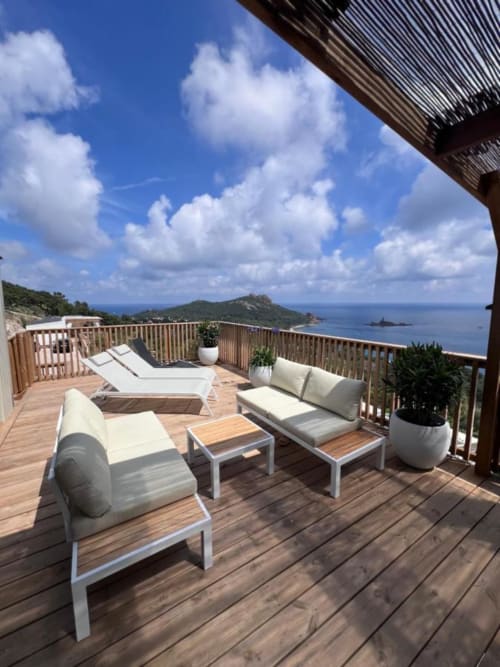 Enjoy a relaxing stay at Mobile Evasion SEGUR 17, offering modern amenities and a peaceful ambiance for your perfect vacation