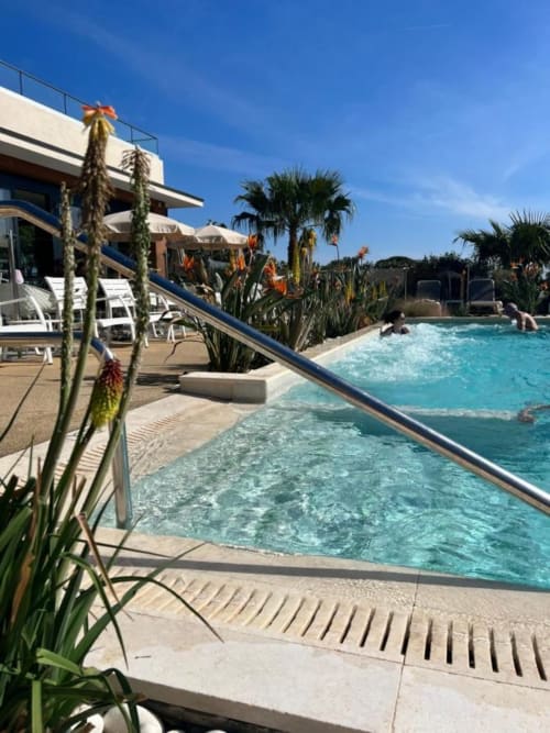 Discover the charm of Mobile Evasion BEAUVOIR 1, a cozy retreat designed for a memorable escape amidst beautiful surroundings.