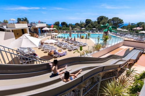 Vivez un confort absolu dans notre chalet de luxe offrant une vue imprenable sur la mer. Parfait pour une escapade paisible au cœur de la Côte d'Azur