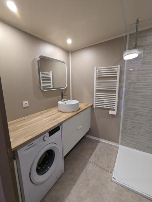Vivez un confort absolu dans notre chalet de luxe offrant une vue imprenable sur la mer. Parfait pour une escapade paisible au cœur de la Côte d'Azur
