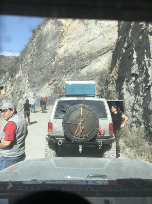 Todo terreno 4x4 en ruta por Tasquillo, hacia la Sierra Gorda.