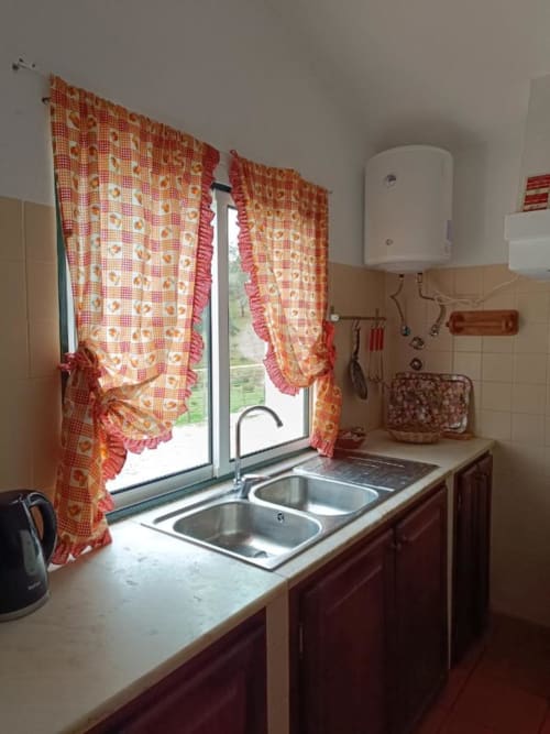 Cozinha Totalmente Equipada – Cozinhe e Refeite com Facilidade Durante a Sua Estadia