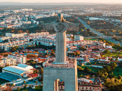 Visite o Cristo Rei – Vistas Deslumbrantes do Monumento Icónico de Almada