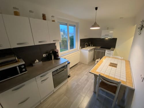 Fully equipped kitchen rental, holiday home with modern kitchen, self-catering accommodation, vacation rental with kitchen, gourmet cooking space.