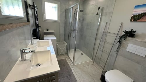 Luxury bathroom rental, vacation home with modern shower, spa-like retreat, en-suite bathroom, holiday rental with jacuzzi.