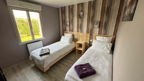 Cozy bedroom rental, comfortable holiday stay, vacation home with king-size bed, romantic getaway bedroom, peaceful sleep accommodation.