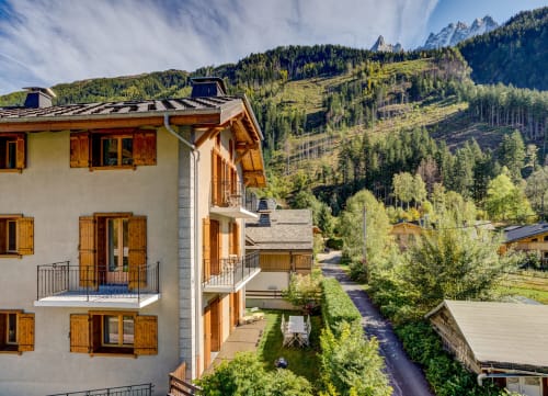 Cozy outside view | Terrace Apartment – ​​Elegance and Comfort at the Foot of Mont Blanc