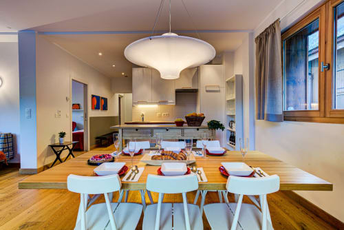 Dining area and kitchen | Terrace Apartment – ​​Elegance and Comfort at the Foot of Mont Blanc