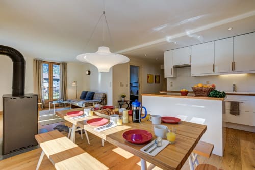 Kitchen and dining area | Balcony Apartment – ​​Stunning View and Alpine Charm