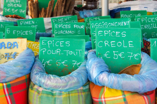 VISITEZ LE MARCHÉ DE SAINTE-ANNE | Séjour de luxe à Sainte-Anne, Guadeloupe
