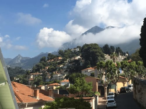 vista de montaña, nubes, vista desde el lado de la entrada