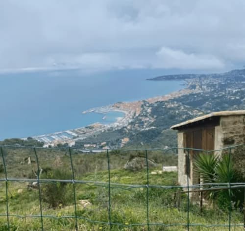 vistas al mar desde las montañas detrás de Menton