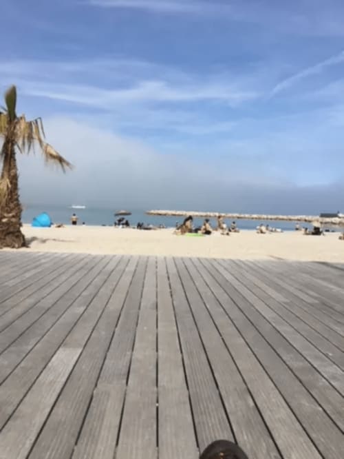 pasarela de madera de la playa les Sablettes