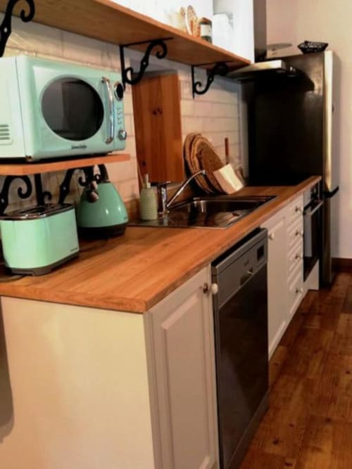 Kitchen with appliances | Relax and Unwind in Ti Chôa - Casa da Mata