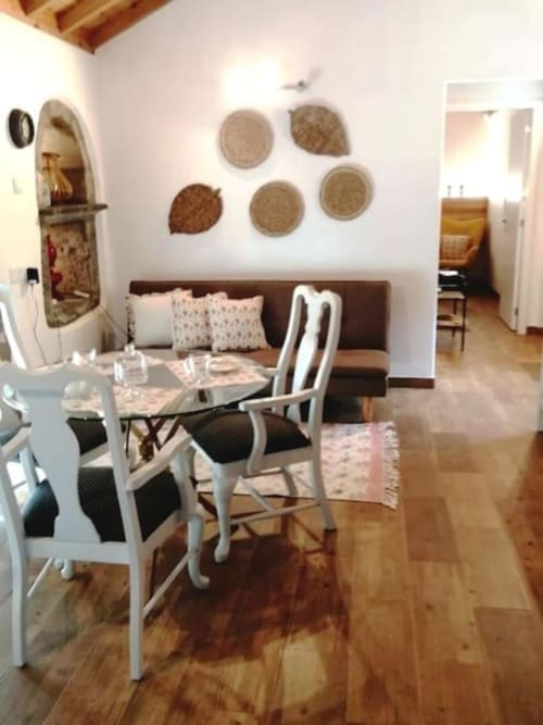 Dining area with sofa | Relax and Unwind in Ti Chôa - Casa da Mata