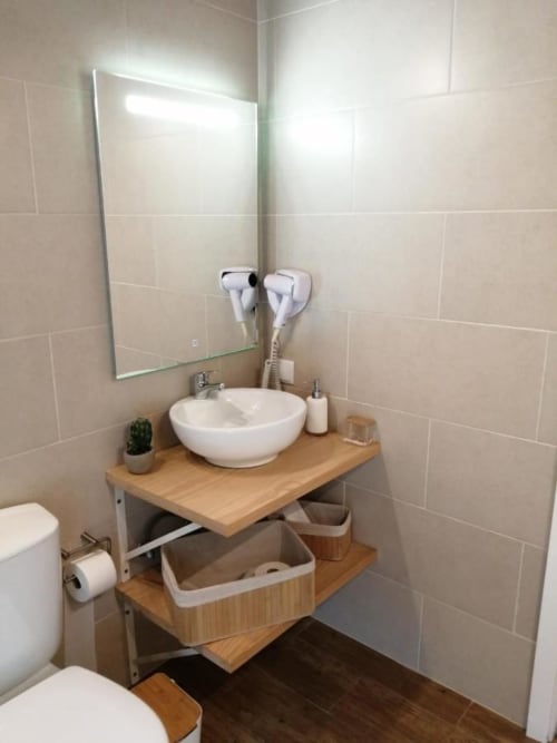 Washroom area with sink | Relax and Unwind in Ti Chôa - Casa da Mata