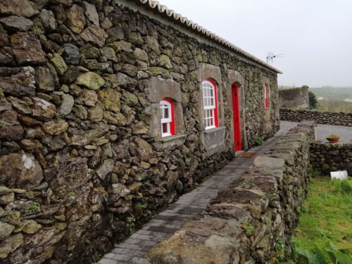 Outside view of the accommodation | Delight in the Charm of Ti Chôa - Casa do Biscoitinho
