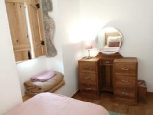 Vanity table and mirror of the room | Delight in the Charm of Ti Chôa - Casa do Biscoitinho