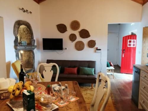 Dining area with sofa | Delight in the Charm of Ti Chôa - Casa do Biscoitinho