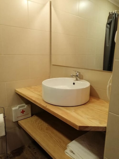 Washroom with mirror and sink | Escape to Tranquility at Ti Chôa - Anexo (Palheiro)