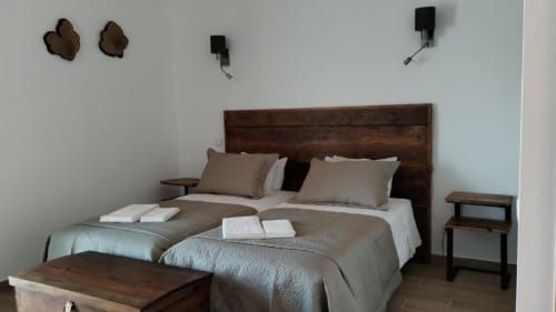 Cama de casal | Espaçoso Quarto Twin ou Duplo para Escapadinhas Rurais e Relaxantes em Óbidos