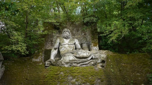Statua etrusca in una passeggiata vicino al Podere di Maggio