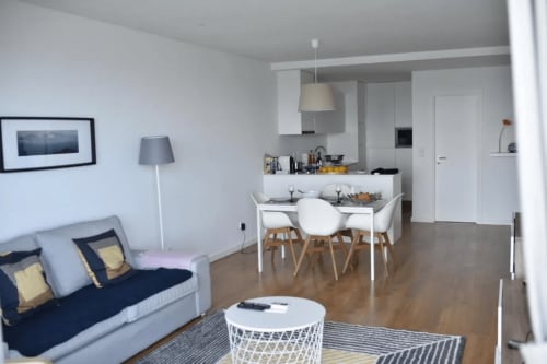 Área de Estar e Jantar | Apartamento Aconchegante e Confortável de Um Quarto para a Sua Estadia Perfeita








