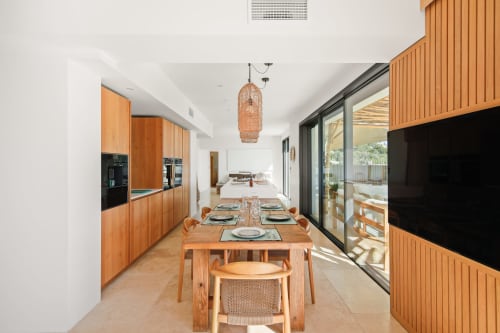Villa Toscanella- Bandol-luxury--sea view-swimingpool-holiday rentals-seasonal rental-8 people- secured residence-jc conciergerie-kitchen-sun 