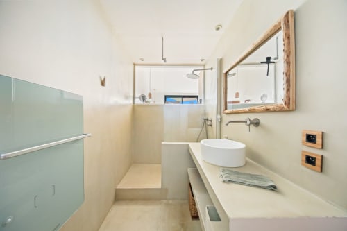 Villa Toscanella- Bandol-luxury--sea view-swimingpool-holiday rentals-seasonal rental-8 people- secured residence-jc conciergerie-shower room