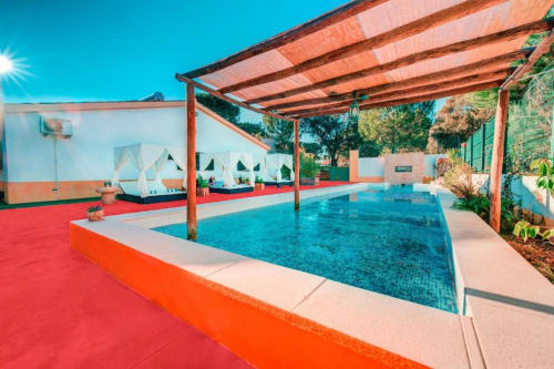 Private Swimming Pool with Lake Views – Unwind Under the Sun