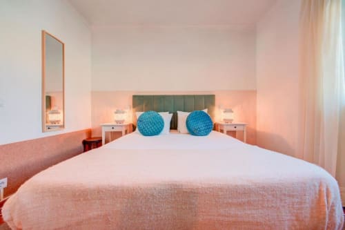 Peaceful Lakeview Bedrooms – Sleep in Serenity at Chalet do Lago