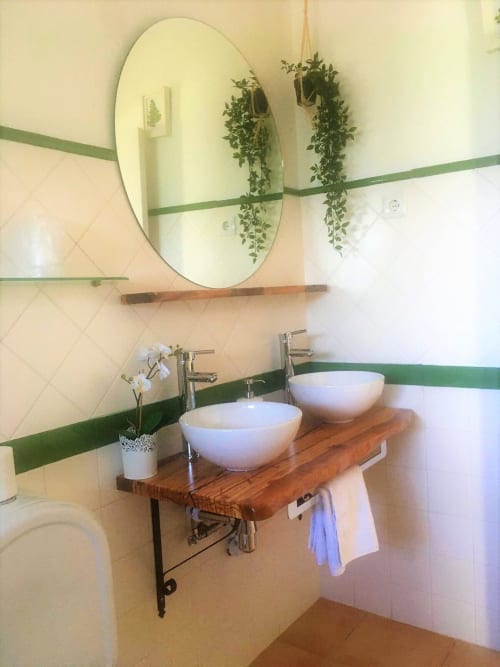 Washroom with two sink | Casa da Pedrosa: Your Ideal Retreat in Ponte de Lima, Portugal