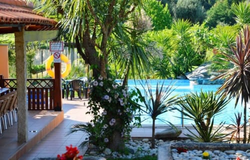 Pool and cottage of the house | Casa da Pedrosa: Your Ideal Retreat in Ponte de Lima, Portugal