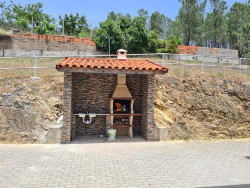 Grilling area | Welcome to Casa Rural "A Escola" – Your Tranquil Retreat in Pampilhosa da Serra