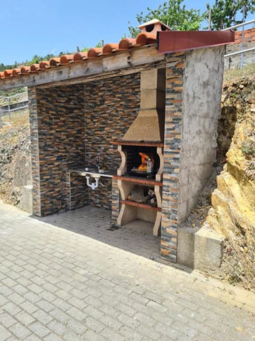 Grilling area | Perfect for Groups: Triple Room with Private Bathroom in Pampilhosa da Serra