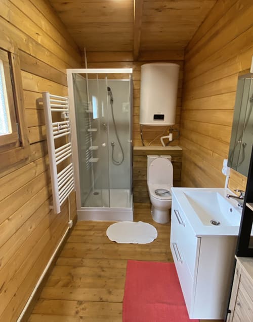 Jardins du Soleil Barthelasse Avignon vacances Provence Sun holidays vacation swimming pool piscine campagne countryside festival gîte Africa guest house chambre bedroom lit lits bed cosy ambiance Afrique romantique enfants nature Vaucluse Gard France calm calme relaxation family famille hotel