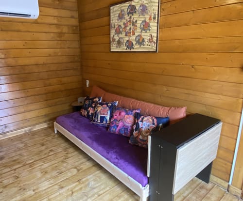 Jardins du Soleil Barthelasse Avignon vacances Provence Sun holidays vacation swimming pool piscine campagne countryside festival gîte Africa guest house chambre bedroom lit lits bed cosy ambiance Afrique romantique enfants nature Vaucluse Gard France calm calme relaxation family famille hotel