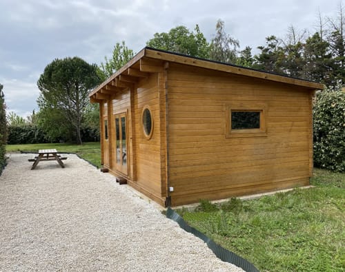 Jardins du Soleil Barthelasse Avignon vacances Provence Sun holidays vacation swimming pool piscine campagne countryside festival gîte Africa guest house chambre bedroom lit lits bed cosy ambiance Afrique romantique enfants nature Vaucluse Gard France calm calme relaxation family famille hotel