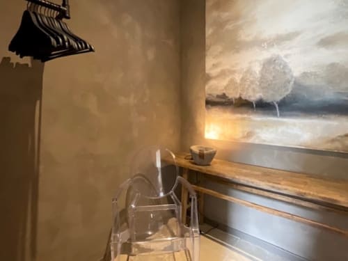 Chambre contemporaine à Provence Km28 à Gordes avec vue sur les montagnes, coin repas et mobilier design